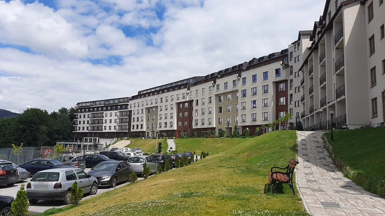 Milmari Resort spolja, zgrada u kojoj je apartman